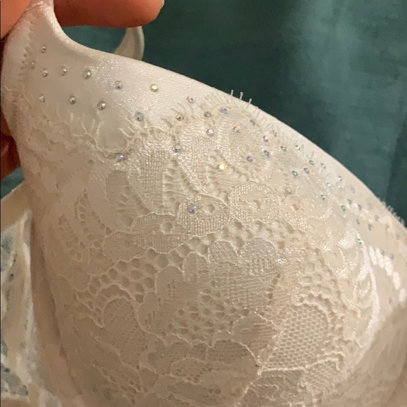 White lace bra - Picture 3 of 6